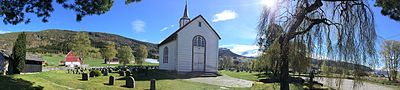 Innvik kirke i Stryn Foto: mai 2015