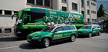 Photgraphie présentant les véhicules de l'équipe avec le nouveau sponsor Europcar.