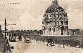 Tram davanti al Battistero