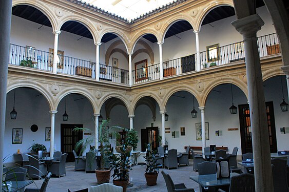 Patio interior del Palacio del De�n Ortega.