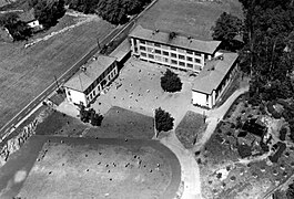 Flyfoto 1952. Til høyre: Rød villa, Lille Strømsborg.