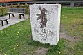 Berliner Meilenstein mit Berliner B�r bei der Zentralschule; etwas �hnliches war beim Deutschen Haus (nahe der Flensburger Innenstadt) geplant.