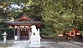 （左より）御鉾神社・八重垣神社・酒殿