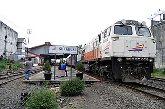 Lokomotif CC206 saat berada di Stasiun Sukabumi