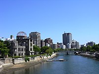 原爆ドームと元安橋