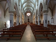 L'intérieur de la collégiale.