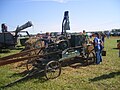 Presse stationnaire (sans pickup) à piston horizontal entraînée à la poulie (probablement des années 1920 ou 1930).