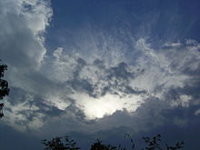 Una imagen que muestra los cirros saliendo del yunque de la tormenta el�ctrica, tomada justo antes de que la masa inferior del cumulonimbo pasara por encima del fot�grafo