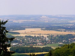 Fryčovice, v pozadí Staříčská pahorkatina