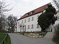 Schul- und Mesnerhaus