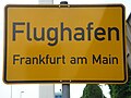 Ortstafel Flughafen in der Nähe von Tor 21