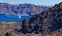 Blick über den Lavastrom in die Caldera