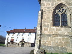 Presbytère (XVIIIe-XIXe siècle) et église de Bleurville.