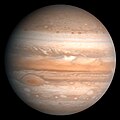 Der fünfte Tag galt als Tag des Jupiter (lat. dies Iovis, franz. jeudi, italien. giovedì, span. jueves), dessen Gott mit dem germanischen Gott Donar (Thor) gleichgesetzt wurde, woraus sich dt. Donnerstag und engl. Thursday ableiten.