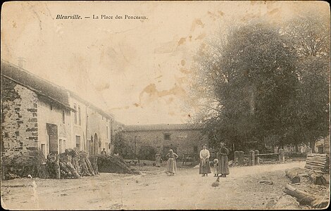 La place des Ponceaux.