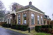 Dit huis werd gebouwd ter vervanging van de meesterswoning in 1906