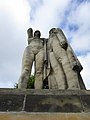 Das Sportlerdenkmal steht am Stadionvorplatz in Leipzig (Red Bull Arena).