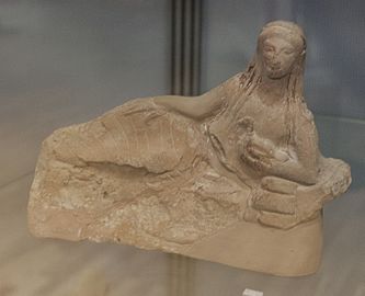 Statuetta fittile di banchettante