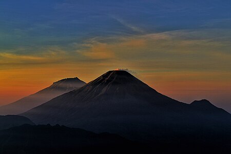 Gunung Sindoro sore hari