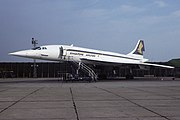 ブリティッシュ・エアウェイズのシンガポール航空塗装のコンコルド（ヒースロー空港、1979年）