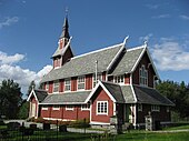 Veøy kirke (1907) i dragestil/stavkirkestil.