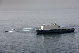 Zr.Ms. Johan de Witt met twee LCVP's nabij Somali� in 2013