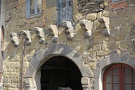 Mâchicoulis de la porte des Bouchers.