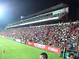 Het stadion tijdens een wedstrijd (2010).