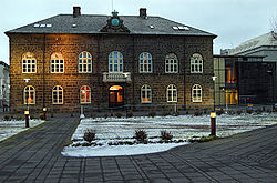 O Parlamento (Alþingishúsið)